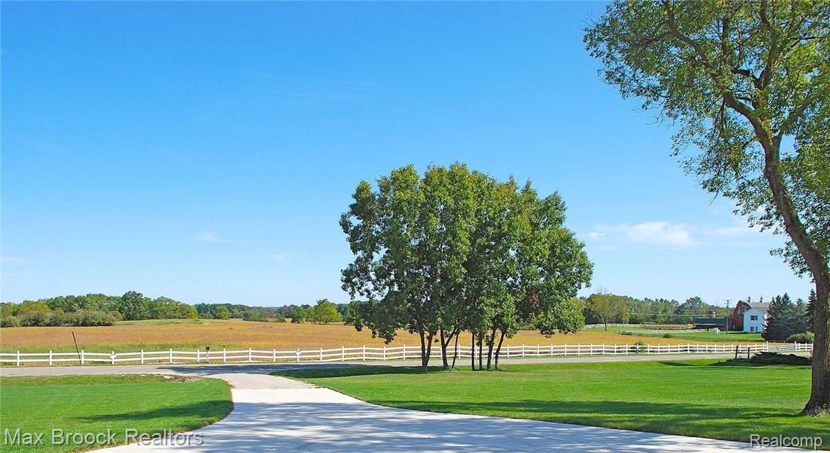 2592 Hadley Road Lapeer, MI 48446 - Photo 5 of 68 2B.jpg