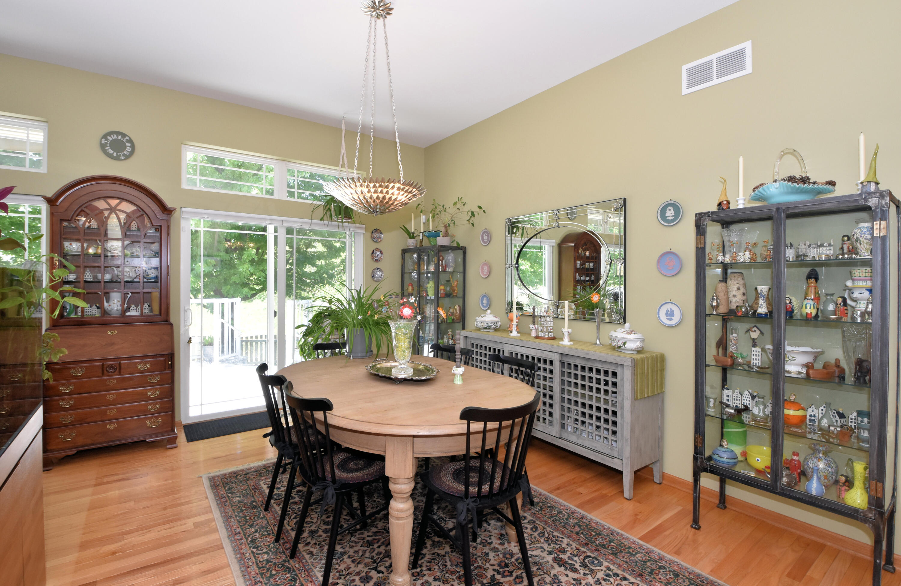 3326 Emmertsen Road Caledonia, WI 53406 - Photo 11 of 54 Dining room