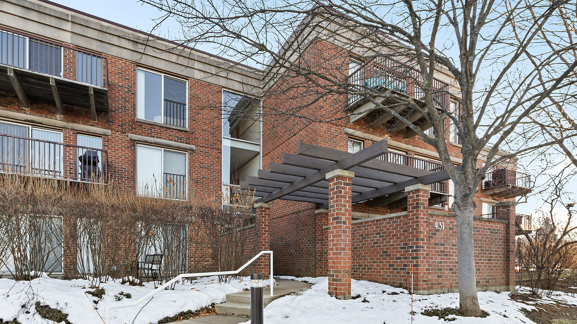 431 Kelburn Road, Unit 313 Deerfield, IL 60015 - Photo 1 of 19