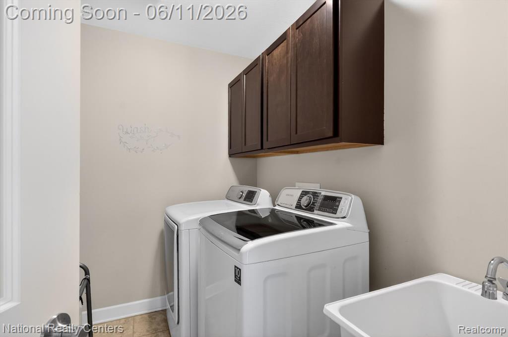 27412 Victoria Road Novi, MI 48374 - Photo 37 of 61