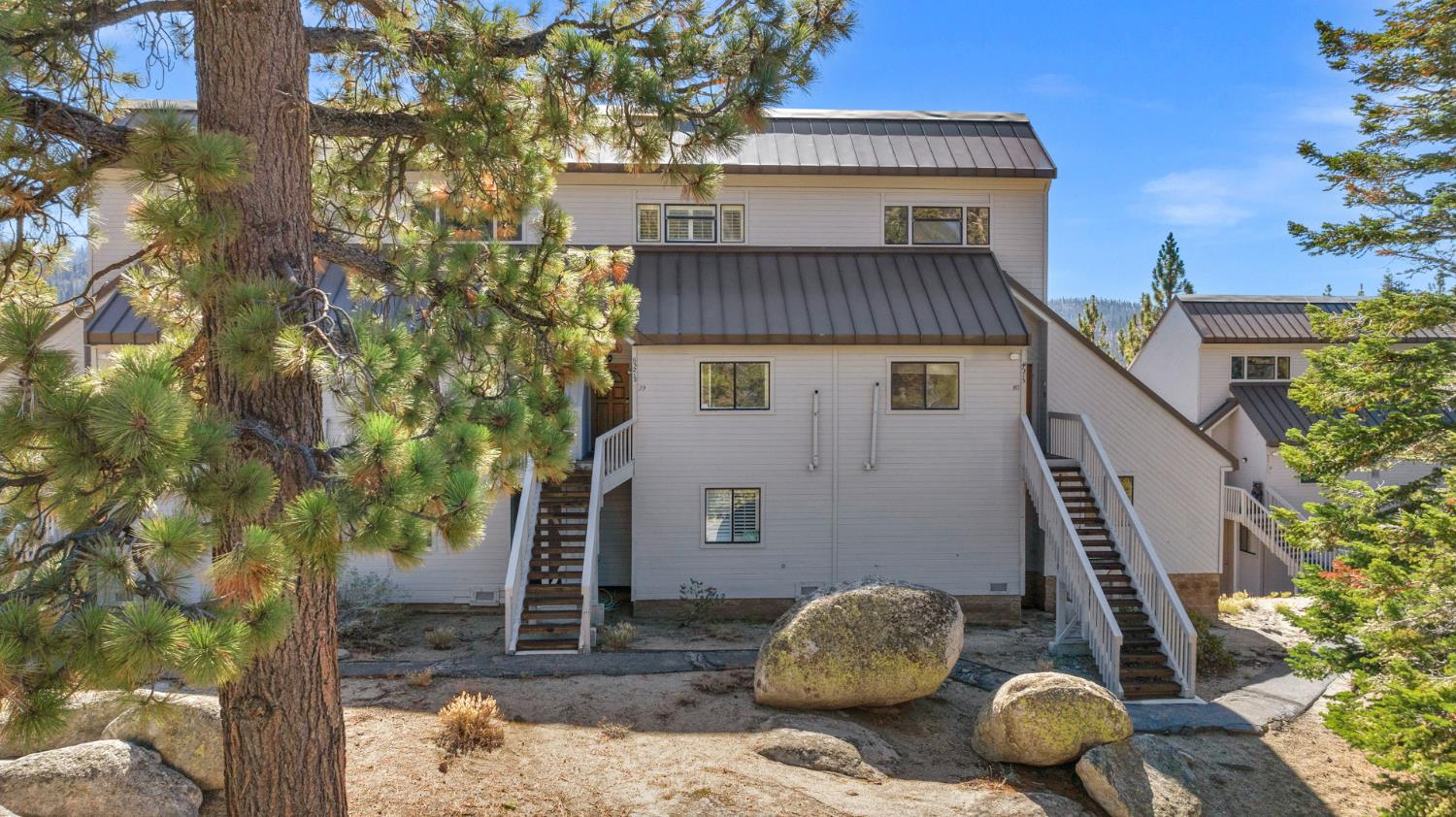 63215 Huntington Vista Road, Unit 80 Mono Hot Springs, CA 93642 - Photo 5 of 58 a front view of a house