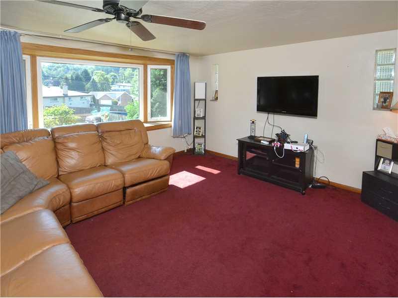 1060 North Whitmore Road North Huntingdon, PA 15642 - Photo 9 of 17 Living Room.