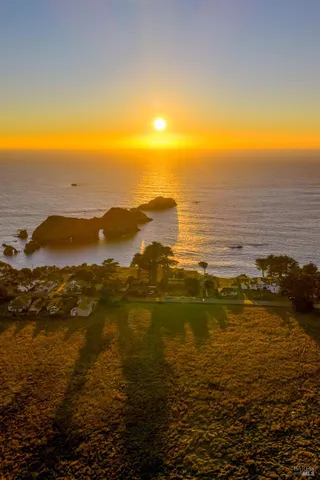 $979,000 | 5760 Highway 1, Elk, CA 95432