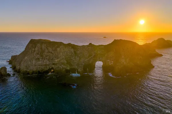 $979,000 | 5760 Highway 1, Elk, CA 95432