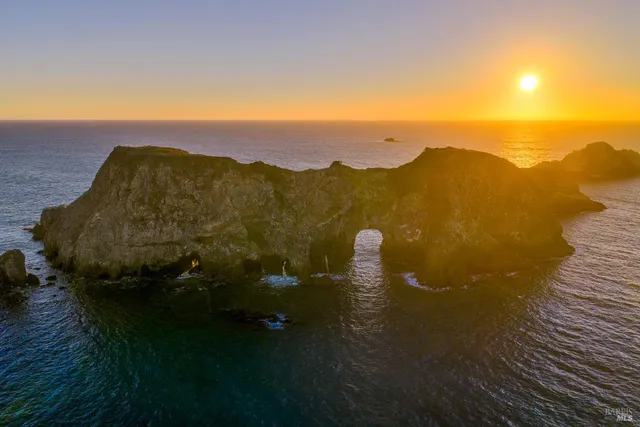 $979,000 | 5760 Highway 1, Elk, CA 95432