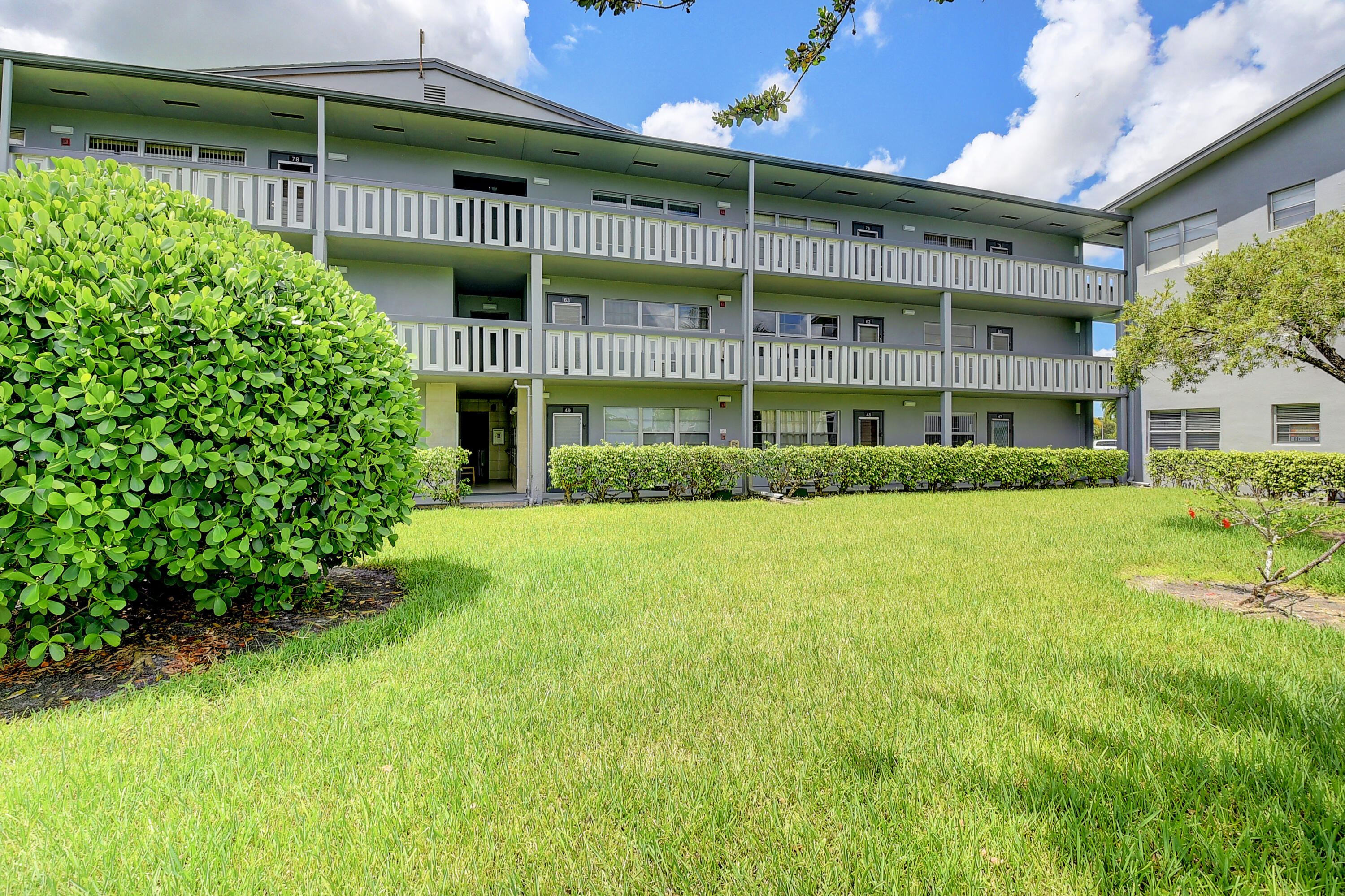 49 Suffolk B, Unit 49 Boca Raton, FL 33434 - Photo 2 of 47 01_dsc_4893_4_5_6_7