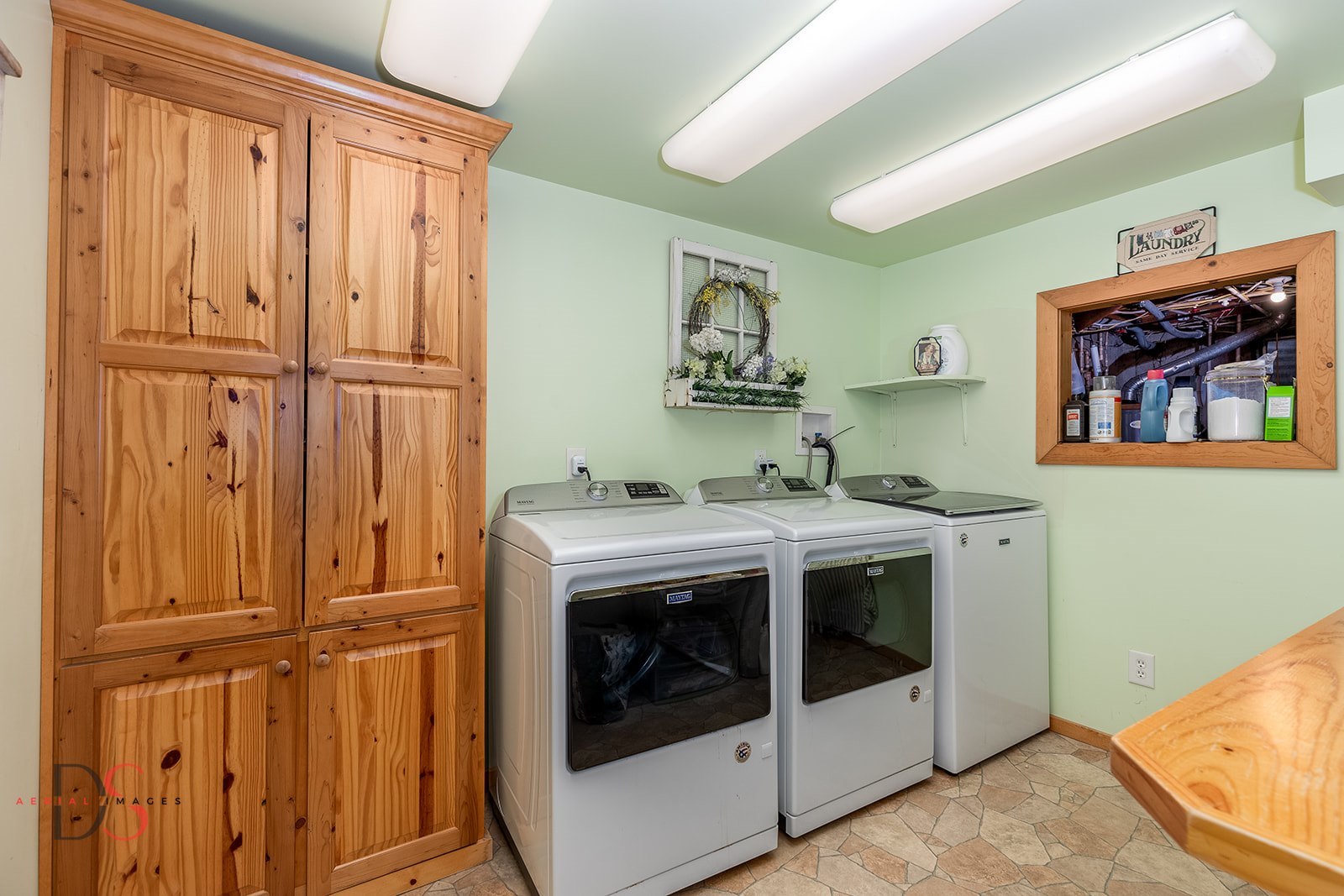 7920 Old Stage Road Morris, IL 60450 - Photo 28 of 43 a view of a washer and dryer