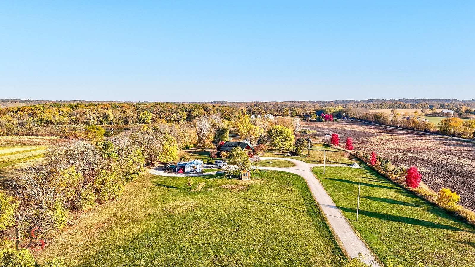 7920 Old Stage Road Morris, IL 60450 - Photo 33 of 43 a view of a swimming pool with an ocean view