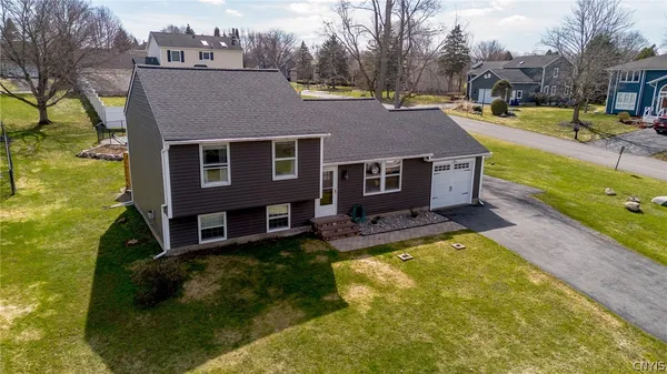 $285,000 | 129 Bent Tree Lane, Van Buren, NY 13027