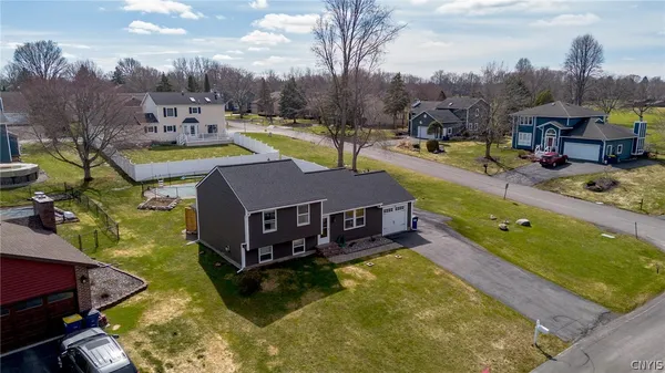 $285,000 | 129 Bent Tree Lane, Van Buren, NY 13027