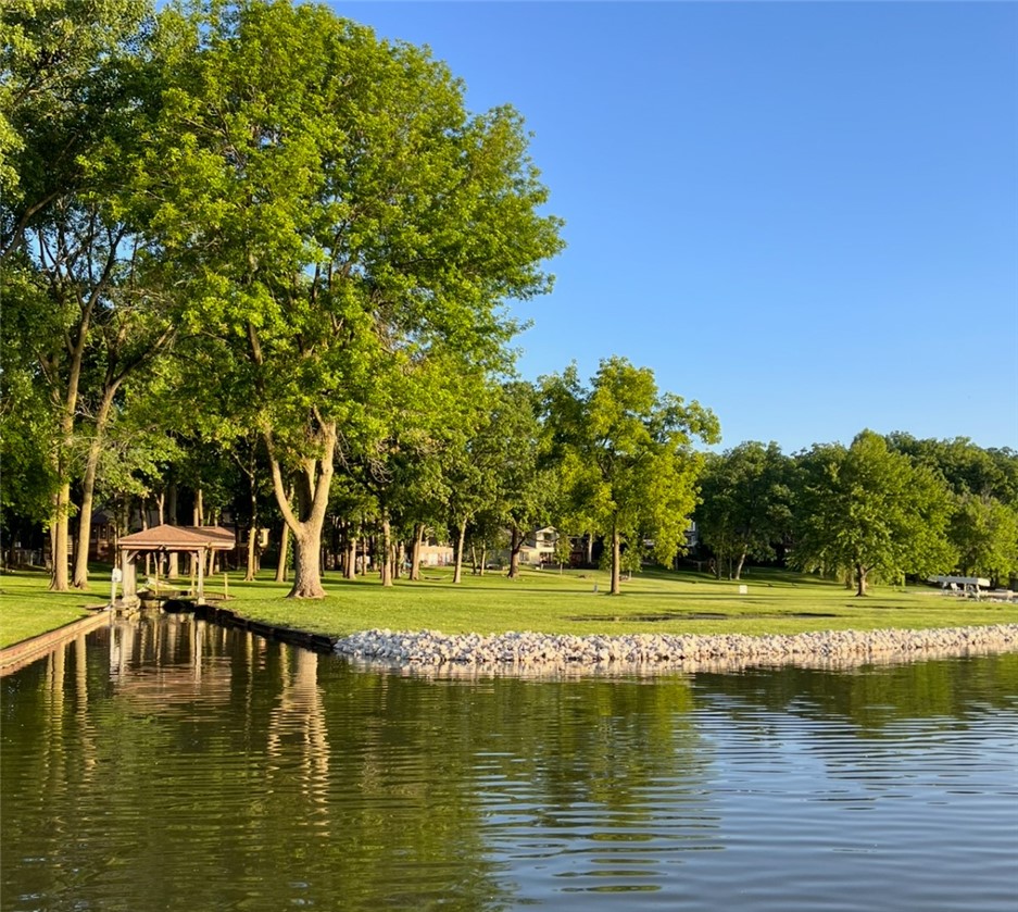 576 Shoreline Drive Decatur, IL 62521 - Photo 3 of 7