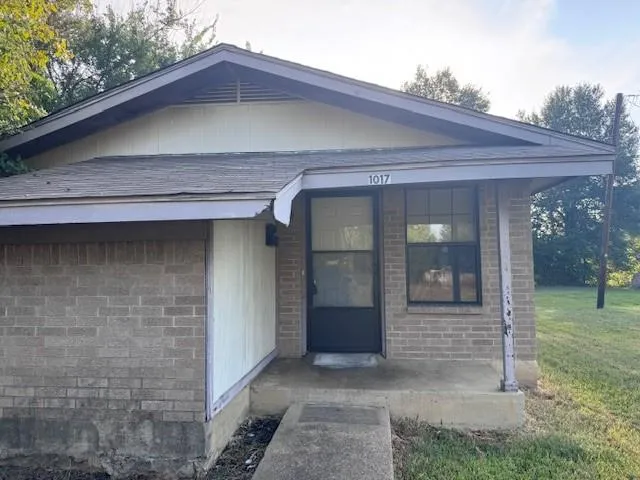 $900 | 1017 12th Street Southeast, Unit 1017, Paris, TX 75460