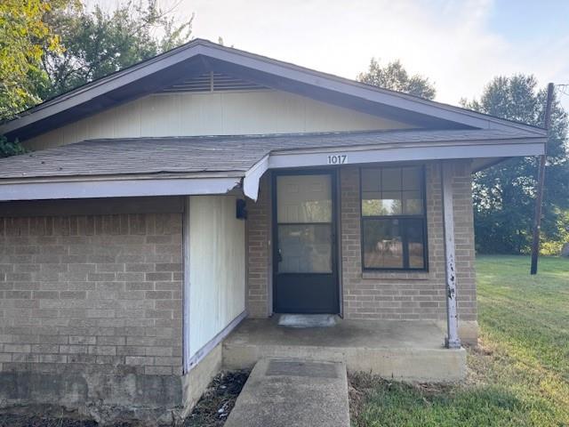 1017 12th Street Southeast, Unit 1017 Paris, TX 75460 - Photo 2 of 8 Ranch-style house featuring brick siding and a shingled roof