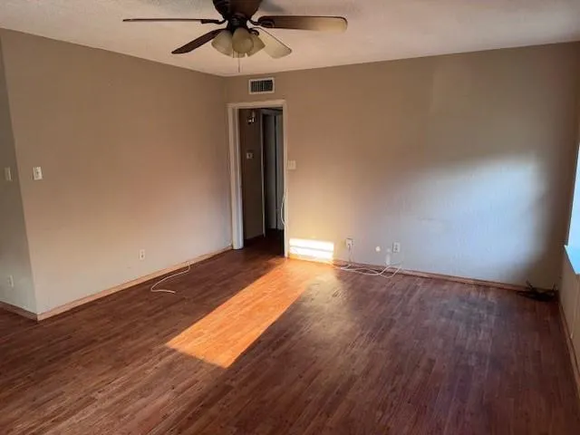 $900 | 1017 12th Street Southeast, Unit 1017, Paris, TX 75460