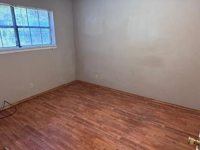 $900 | 1017 12th Street Southeast, Unit 1017, Paris, TX 75460