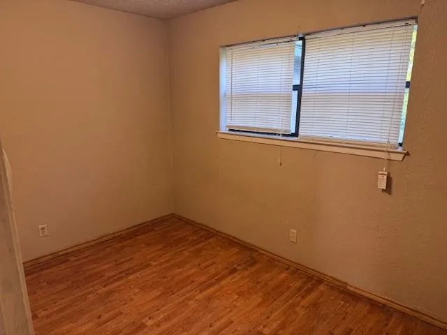 $900 | 1017 12th Street Southeast, Unit 1017, Paris, TX 75460