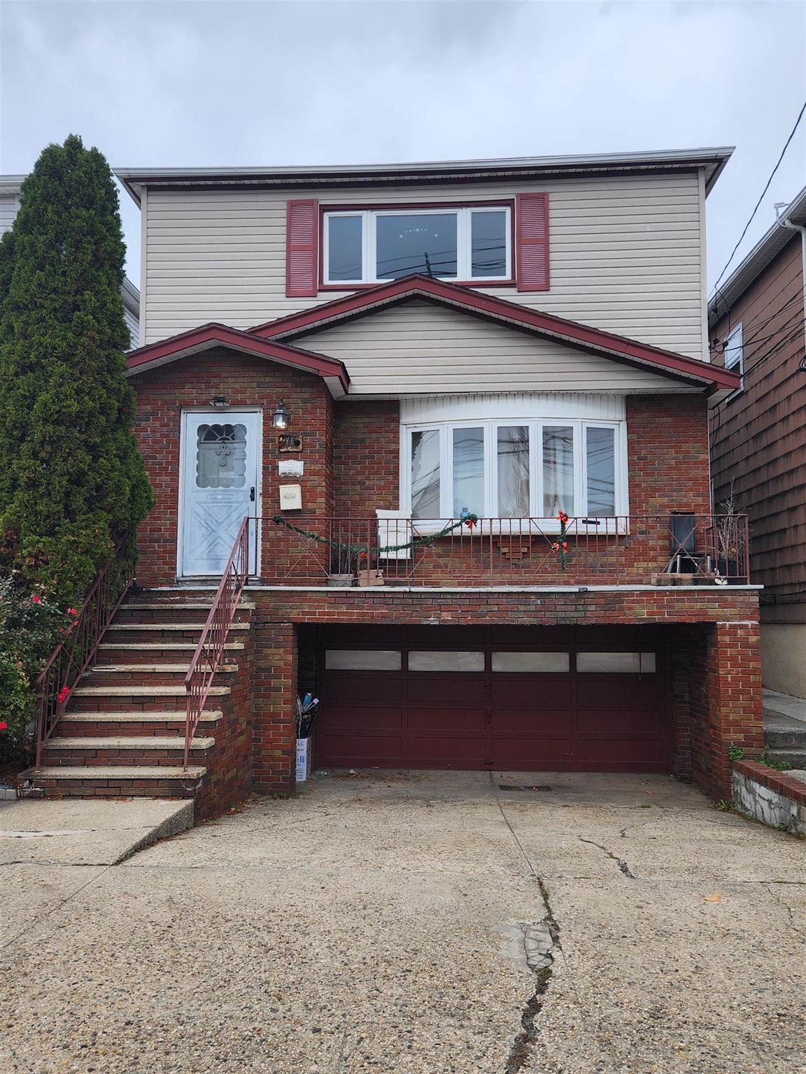 a front view of house with yard