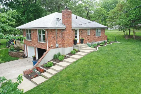 $325,000 | 1505 Northeast 70th Terrace, Kansas City, MO 64118
