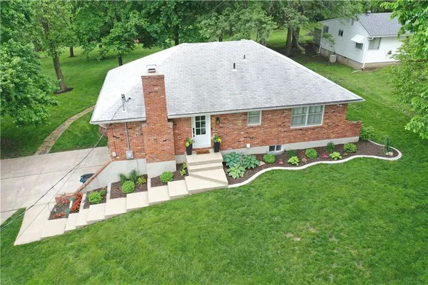 $325,000 | 1505 Northeast 70th Terrace, Kansas City, MO 64118