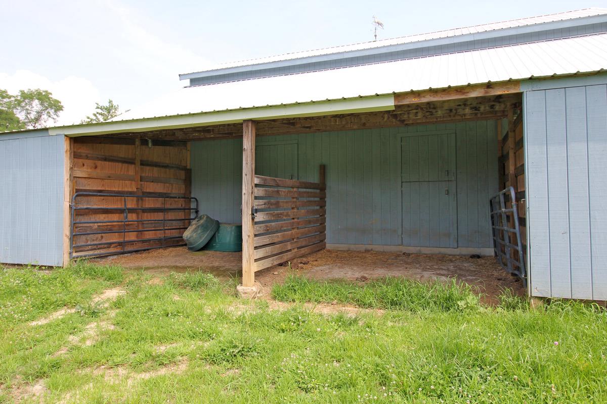 4845 Starks Road Cross Plains, TN 37049 - Photo 22 of 27 a backyard of a house