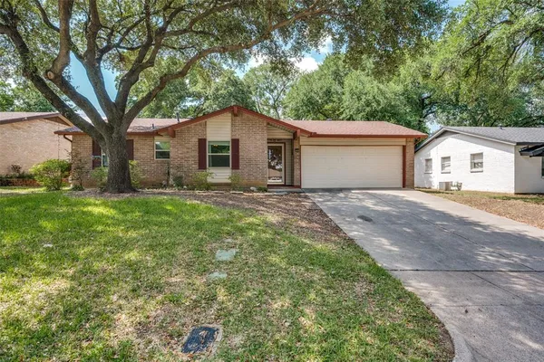 $289,000 | 801 Brownstone Drive, Euless, TX 76039