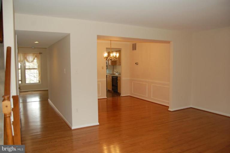11706 Putting Green Court Reston, VA 20191 - Photo 2 of 20 Living Room #2