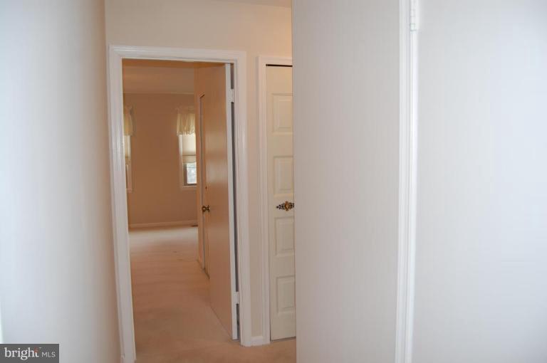 11706 Putting Green Court Reston, VA 20191 - Photo 14 of 20 Hallway