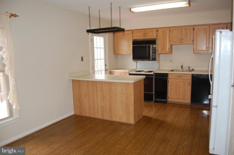 11706 Putting Green Court Reston, VA 20191 - Photo 10 of 20 Kitchen #2