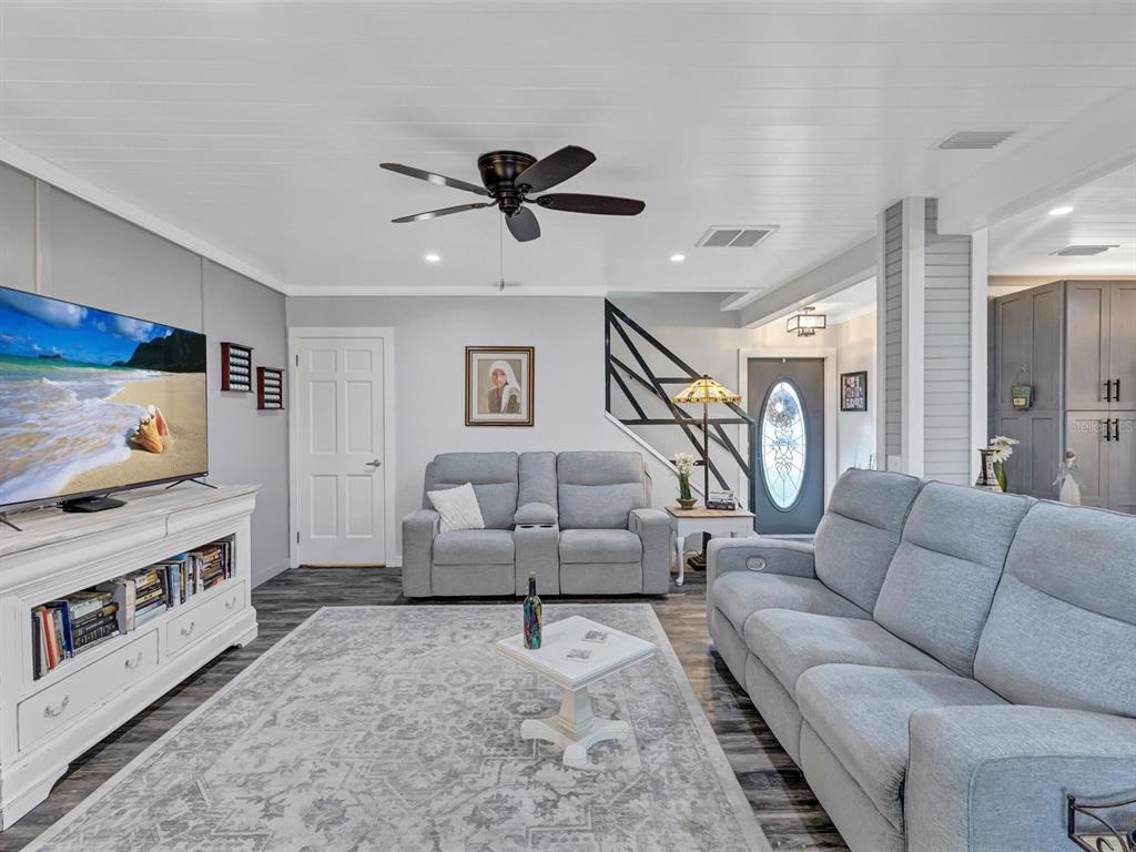7581 Cumberland Road, Unit 7 Seminole, FL 33777 - Photo 11 of 68