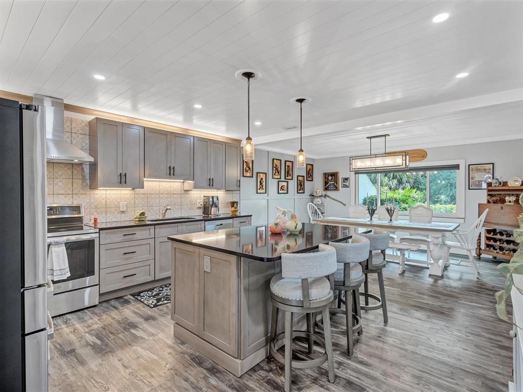 7581 Cumberland Road, Unit 7 Seminole, FL 33777 - Photo 13 of 68
