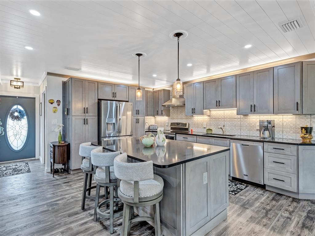 7581 Cumberland Road, Unit 7 Seminole, FL 33777 - Photo 14 of 68