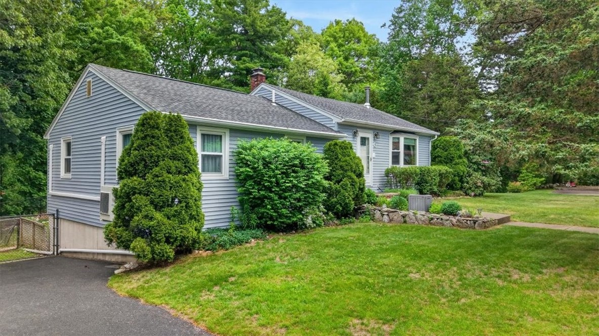 9 Friendship Lane Smithfield, RI 02917 - Photo 3 of 50