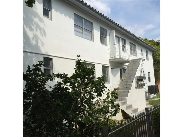 $2,600 | 675 84th Street, Unit 2, Miami Beach, FL 33141