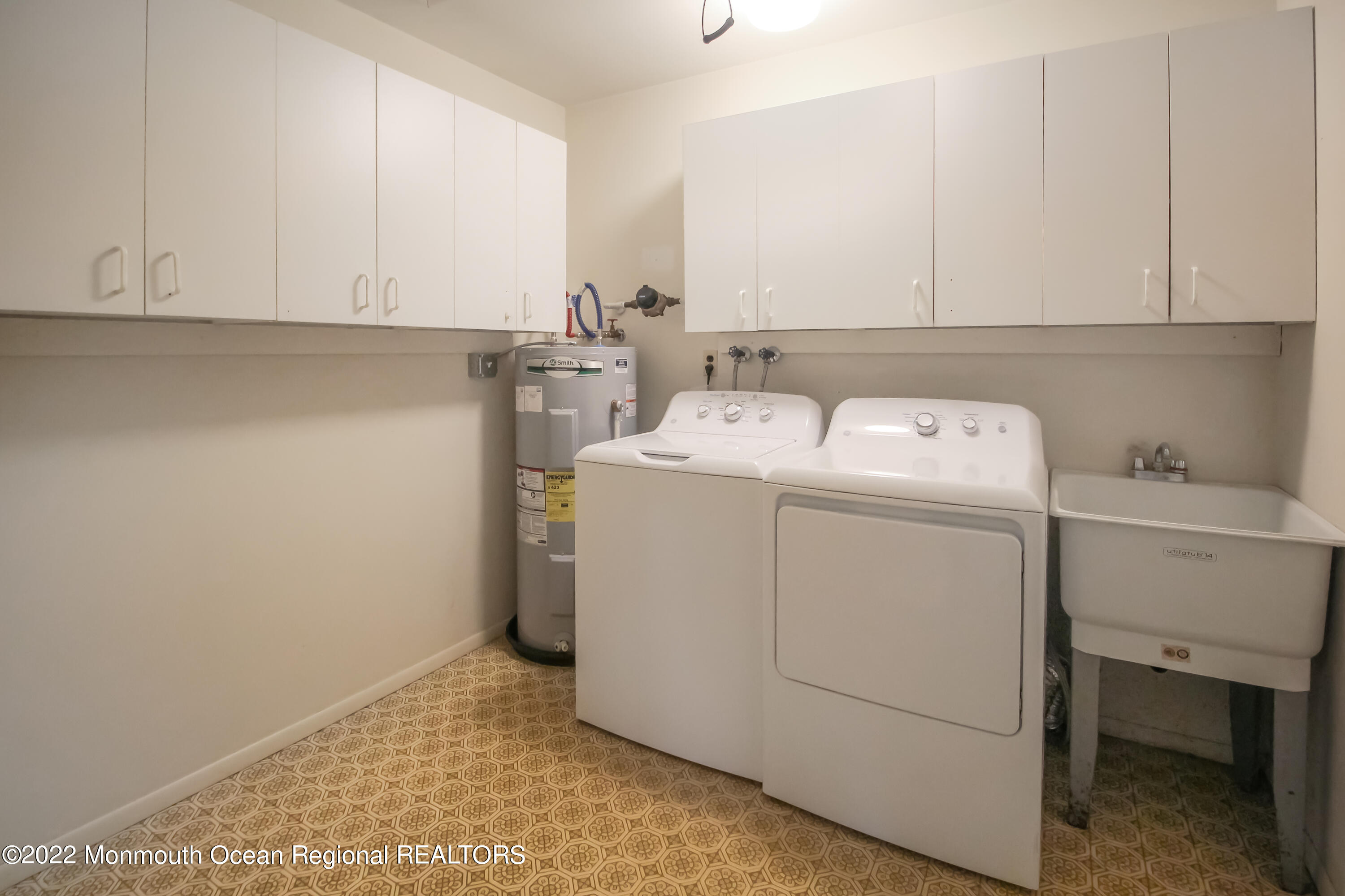 7 A Sunset Road Whiting, NJ 08759 - Photo 19 of 22 18 Laundry
