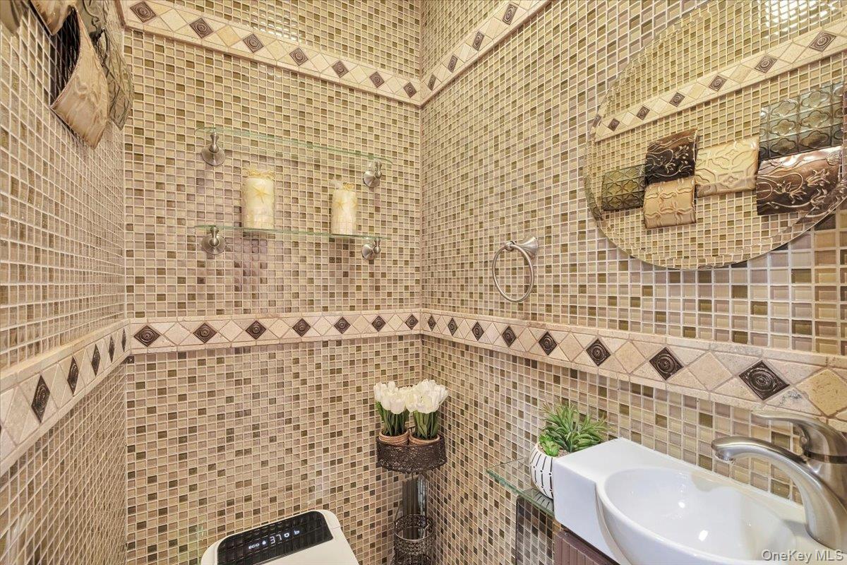193 Nelson Road Scarsdale, NY 10583 - Photo 15 of 37 a bathroom with a sink and a toilet