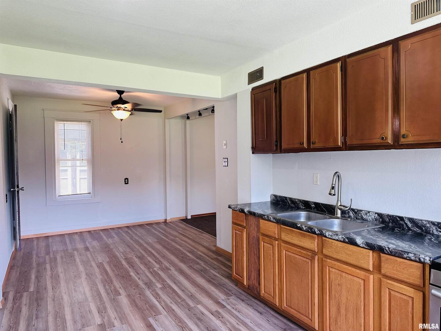 602 5th Street Rock Island, IL 61201 - Photo 4 of 14