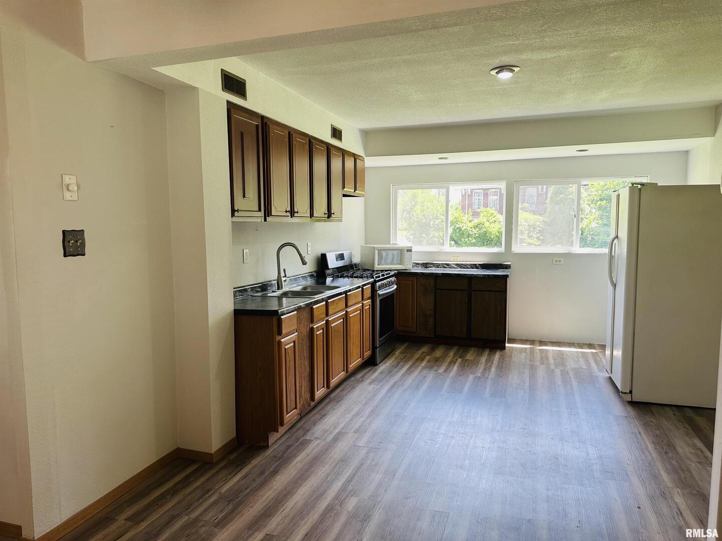602 5th Street Rock Island, IL 61201 - Photo 8 of 14