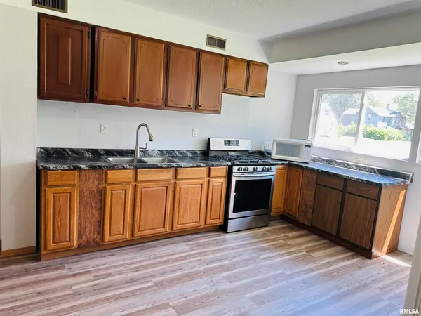 $70,000 | 602 5th Street, Rock Island, IL 61201