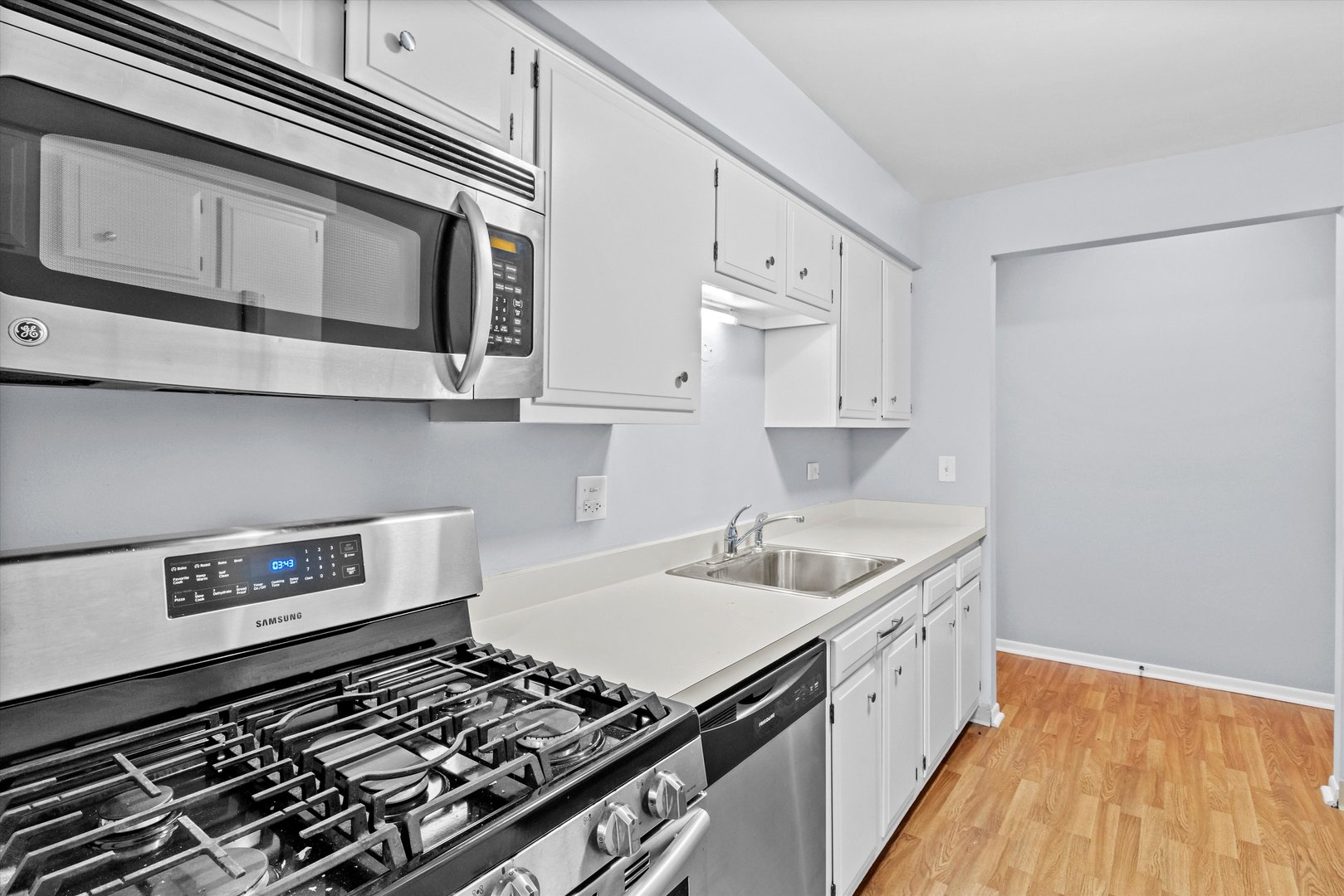 3026 Roberts Drive, Unit 7 Woodridge, IL 60517 - Photo 6 of 20