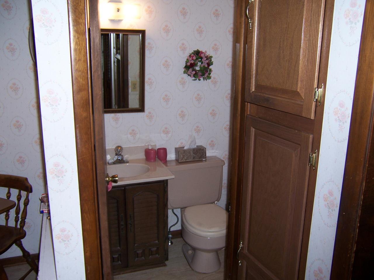 93 Bay State Road Pittsfield, MA 01201 - Photo 7 of 17 1/2 bath