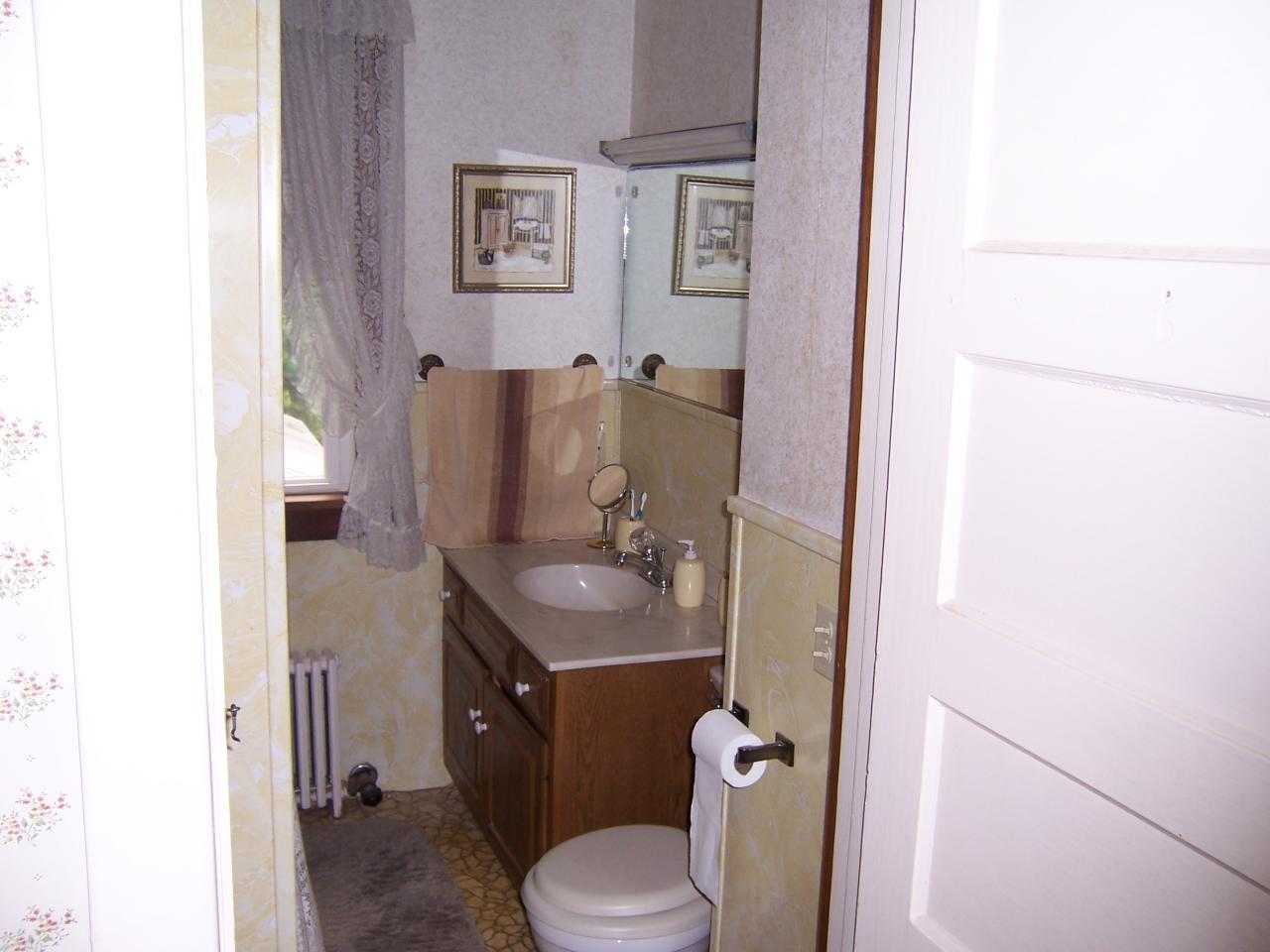 93 Bay State Road Pittsfield, MA 01201 - Photo 8 of 17 bath