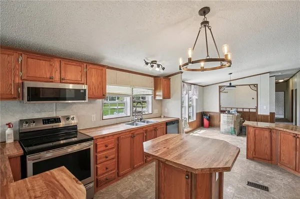 $342,000 | 507 Northwest 165th Road, Centerview, MO 64019