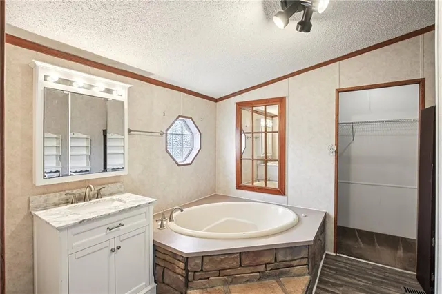 $342,000 | 507 Northwest 165th Road, Centerview, MO 64019