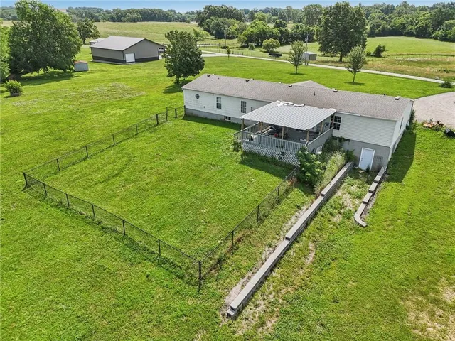 $342,000 | 507 Northwest 165th Road, Centerview, MO 64019
