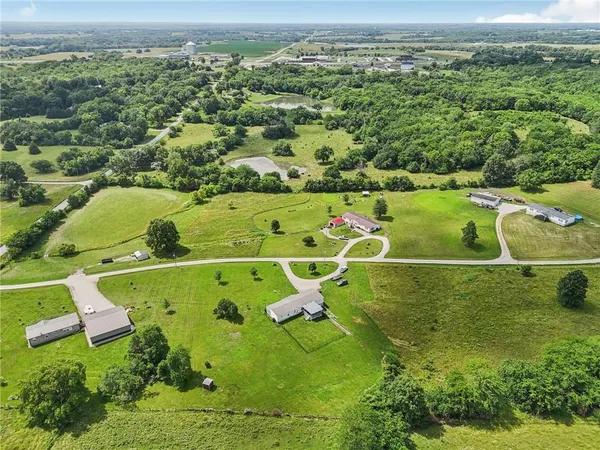 $342,000 | 507 Northwest 165th Road, Centerview, MO 64019