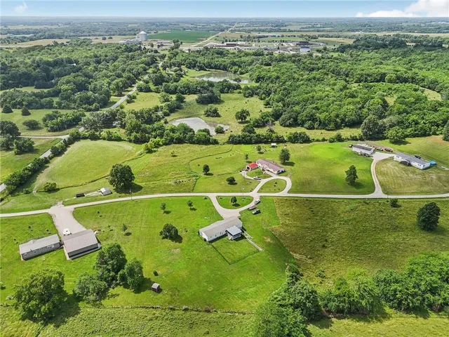 $342,000 | 507 Northwest 165th Road, Centerview, MO 64019