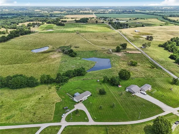 $342,000 | 507 Northwest 165th Road, Centerview, MO 64019