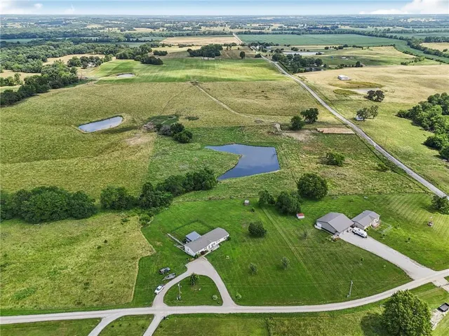 $342,000 | 507 Northwest 165th Road, Centerview, MO 64019