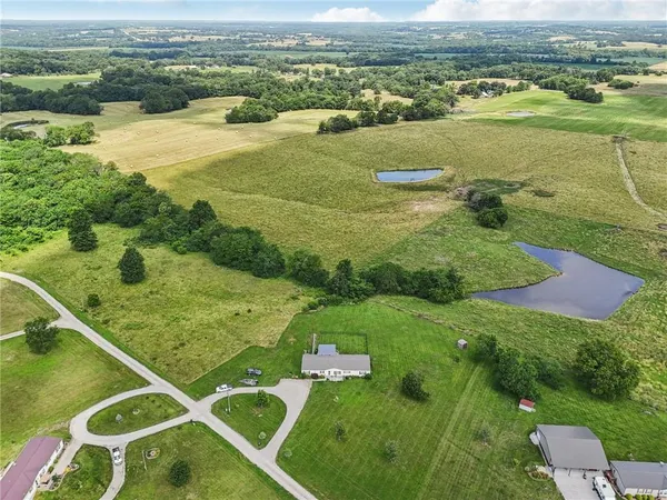 $342,000 | 507 Northwest 165th Road, Centerview, MO 64019