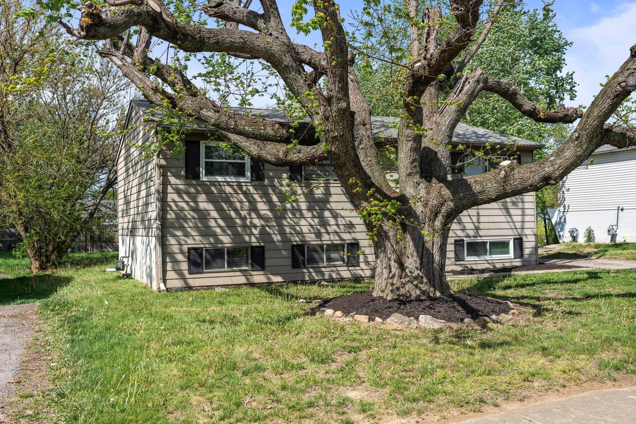5220 Refugee Road Columbus, OH 43232 - Photo 3 of 48 3-web-or-mls-A7400019-2
